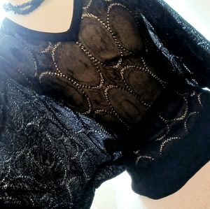 BLACK DANA BUCHMAM DOLMAN SLEEVE BLOUSE.. SIZE MEDIUM.